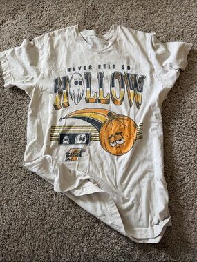 Beige Graphic Tee with Pumpkin Hollow Design - medium